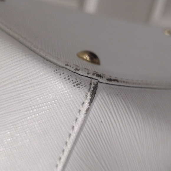 Samantha Thavasa Deluxe Shoulder Bag - 11x8x5", White Leather, Magnetic Closure - Picture 9 of 15